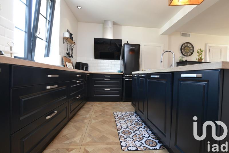 Maison - 240 m² - 7 pièces