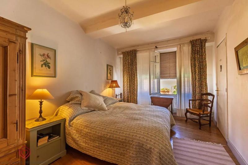 Maison de village - 256 m² - 10 pièces