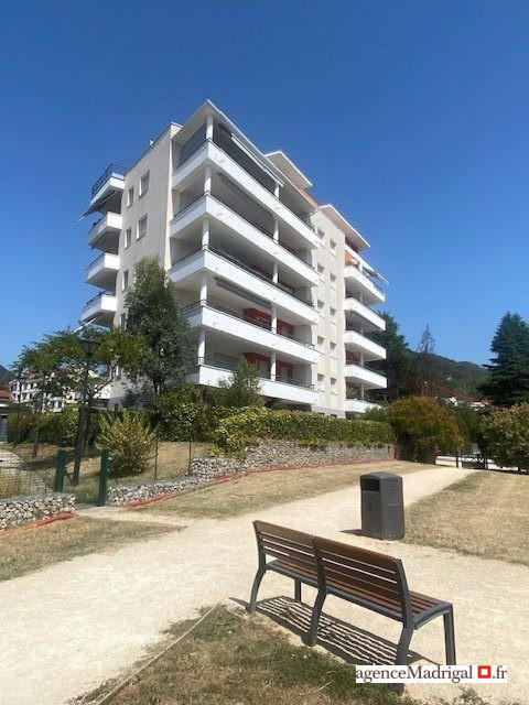 Appartement - 90 m² - 4 pièces