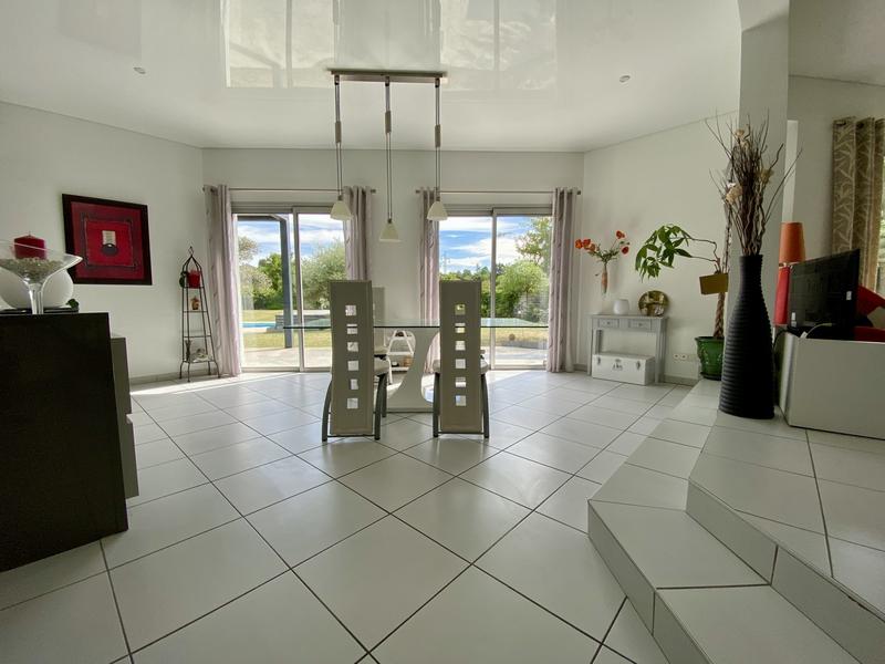 Maison contemporaine - 370 m² - 6 pièces