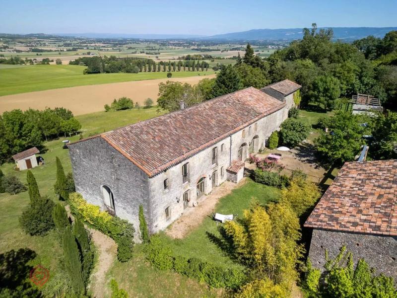Corps de ferme - 700 m² - 17 pièces