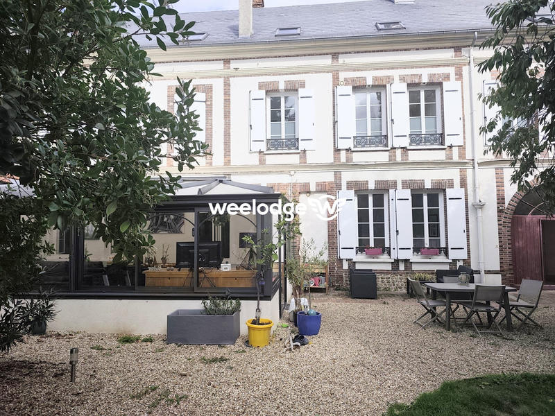 Maison - 300 m² - 10 pièces