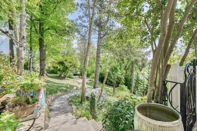 Propriété - 230 m² - 8 pièces