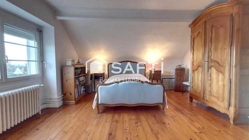 Maison - 235 m² - 8 pièces