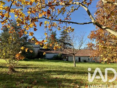 Maison - 220 m² - 12 pièces