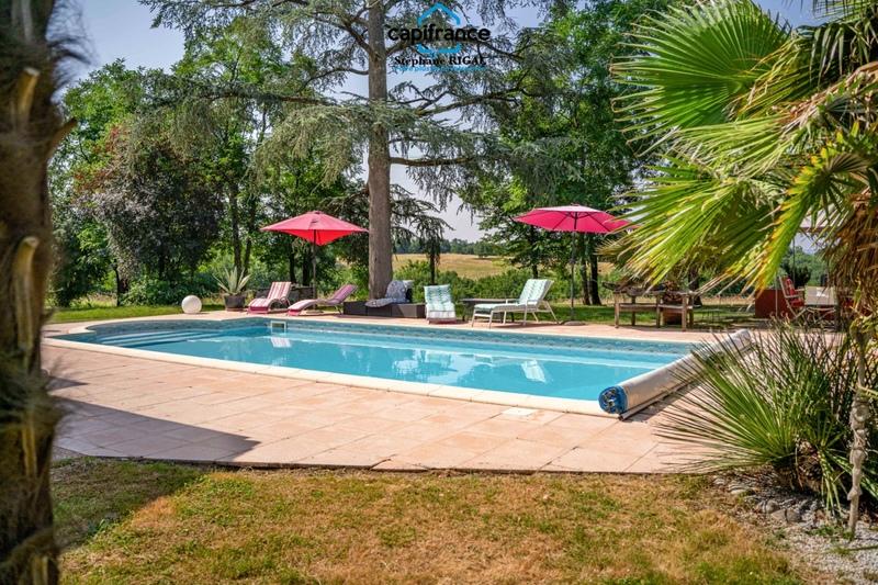 Propriété - 210 m² - 14 pièces