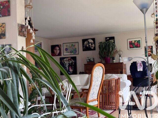 Maison - 233 m² - 11 pièces