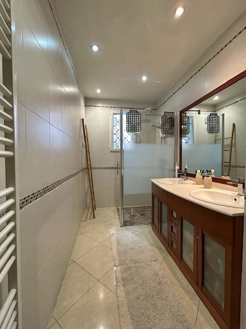 Propriété - 95 m² - 4 pièces