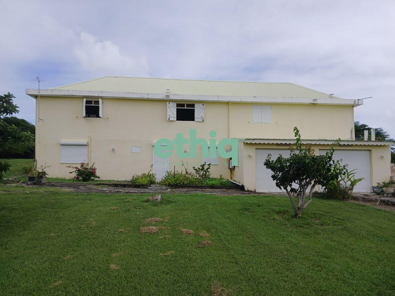 Maison - 445 m² - 13 pièces