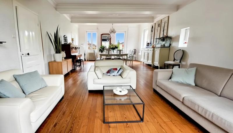 Maison bourgeoise - 230 m² - 9 pièces