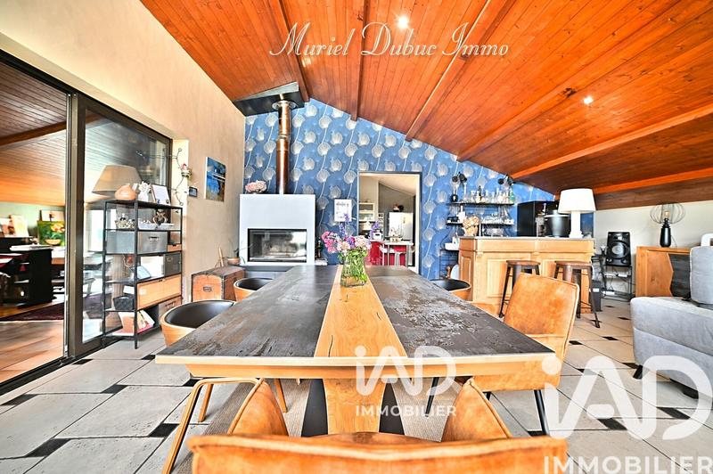 Maison - 239 m² - 8 pièces