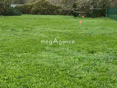 Terrain constructible - 2 747 m²