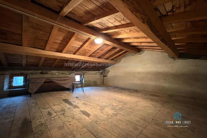 Propriété - 242 m² - 6 pièces