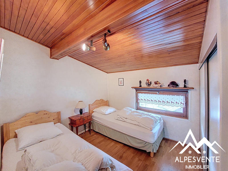 Maison - 225 m² - 10 pièces