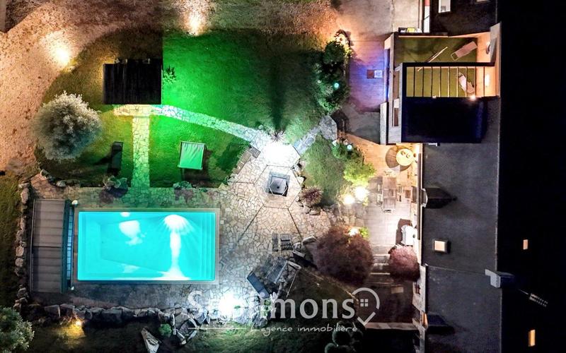 Propriété - 263 m² - 8 pièces