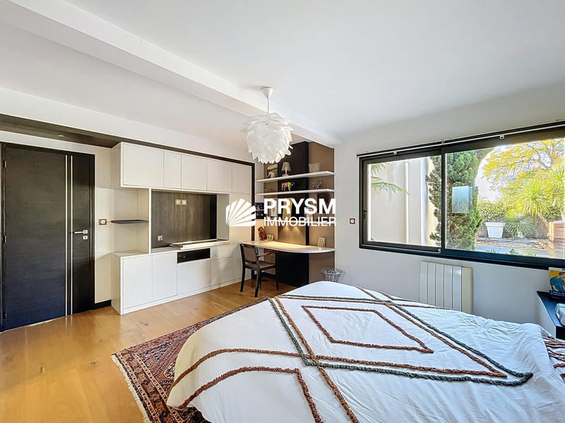 Maison contemporaine - 197 m² - 6 pièces