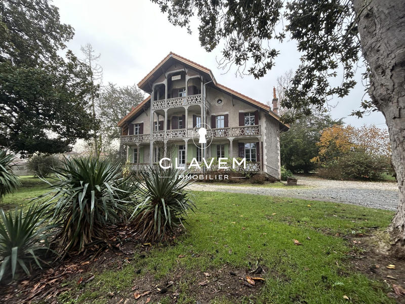 Maison - 350 m² - 15 pièces