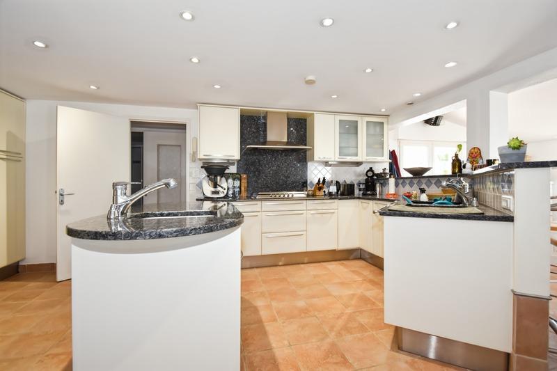 Villa - 227 m² - 10 pièces