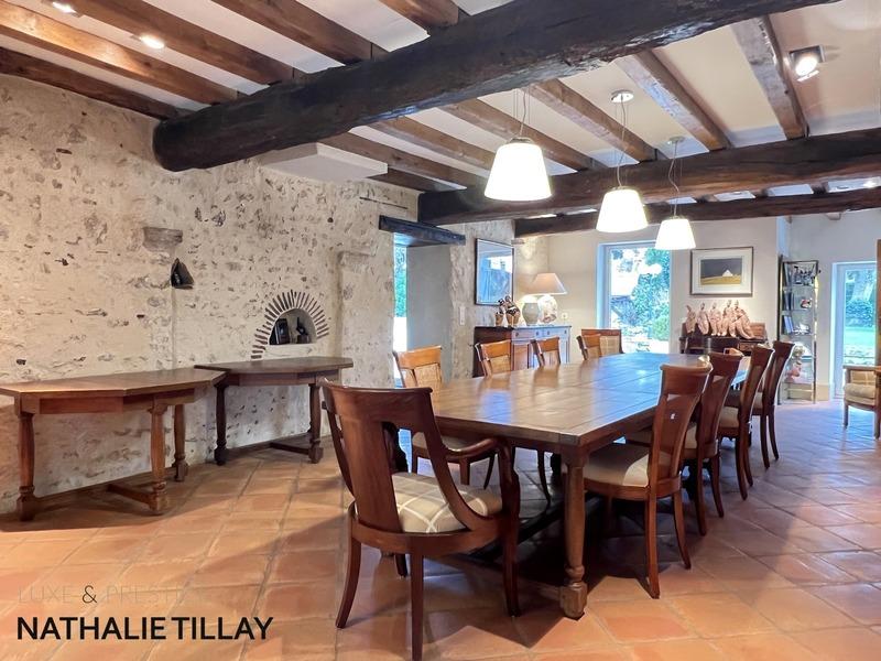 Propriété - 250 m² - 8 pièces