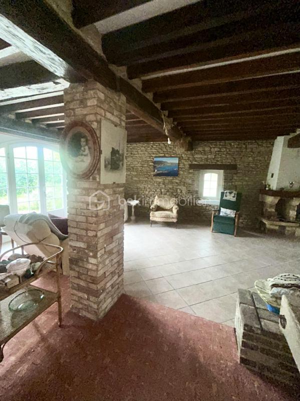 Maison traditionnelle - 223 m² - 10 pièces