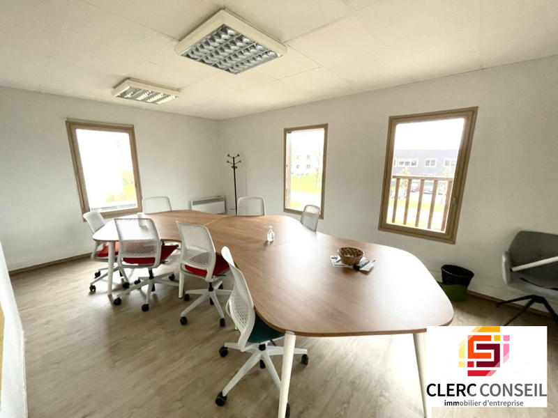 Bureau - 610 m²