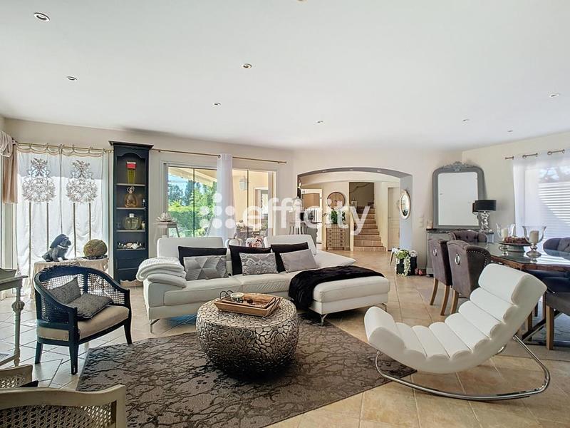 Maison - 180 m² - 5 pièces