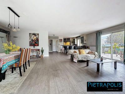 Maison - 200 m² - 7 pièces