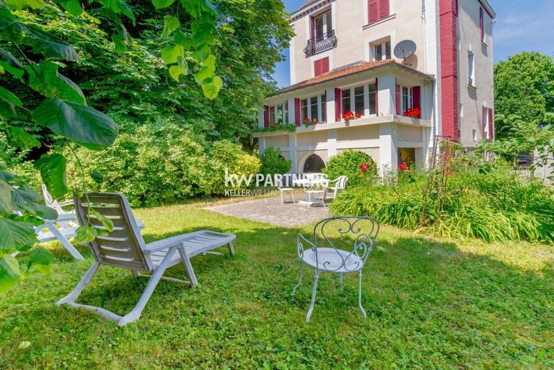 Maison bourgeoise - 256 m² - 9 pièces