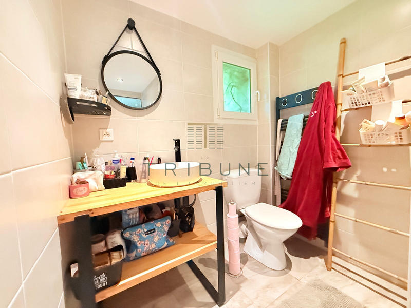 Maison - 235 m² - 8 pièces