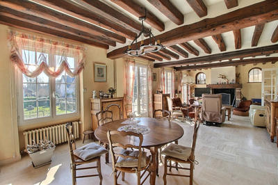 Maison - 230 m² - 8 pièces