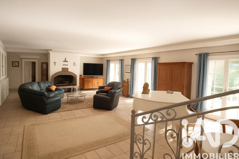 Maison - 300 m² - 7 pièces