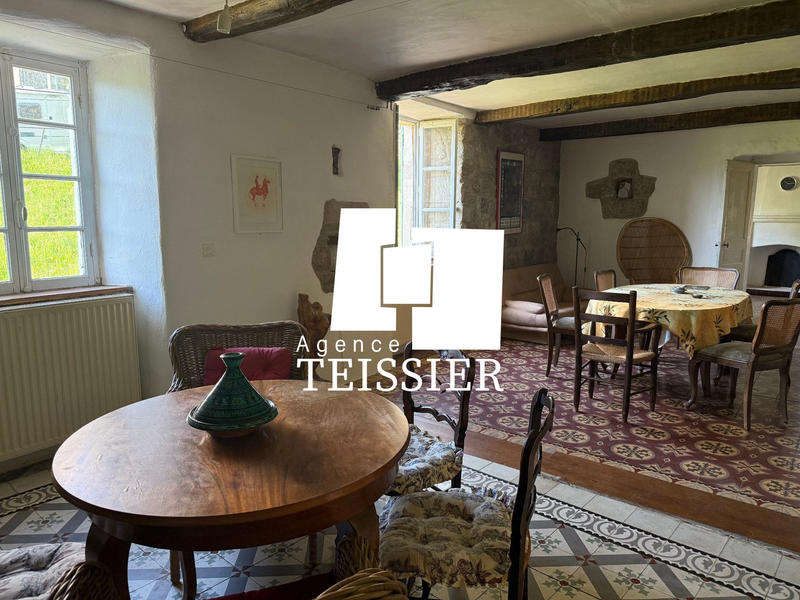 Maison - 216 m² - 12 pièces