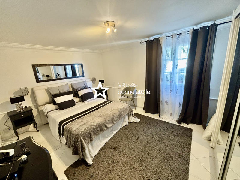 Maison - 250 m² - 8 pièces