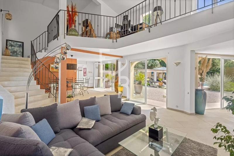 Villa - 226 m² - 10 pièces