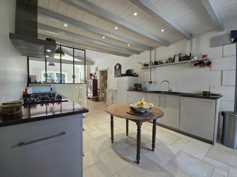 Maison - 221 m² - 7 pièces