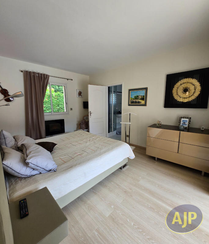 Maison - 205 m² - 6 pièces