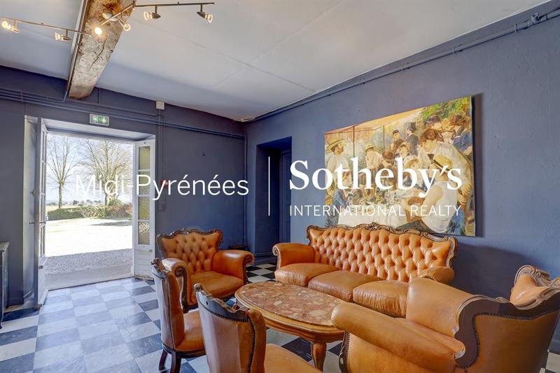 Château - 1 700 m² - 50 pièces