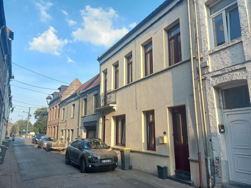 Maison traditionnelle - 145 m² - 9 pièces