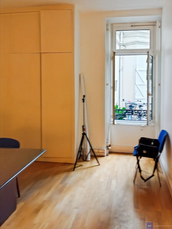 Bureau - 99 m² - 4 pièces