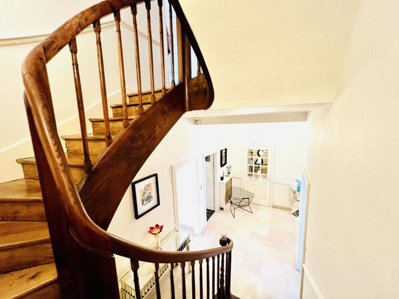 Propriété - 305 m² - 8 pièces