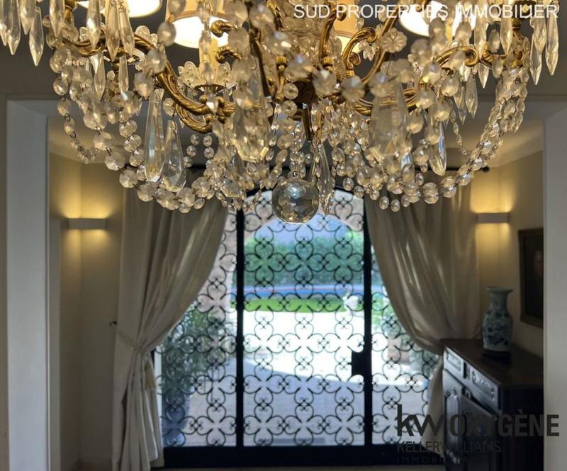 Villa - 247 m² - 7 pièces