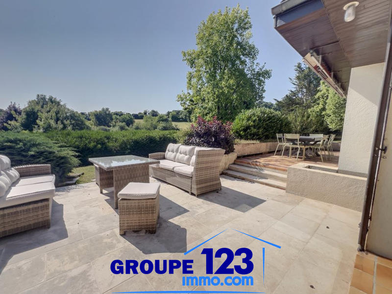 Maison - 373 m² - 8 pièces