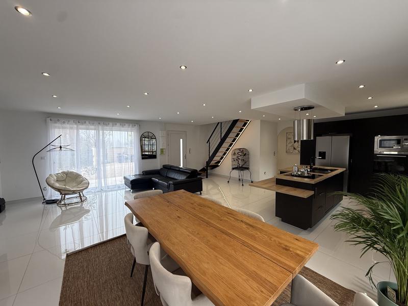 Maison traditionnelle - 148 m² - 6 pièces