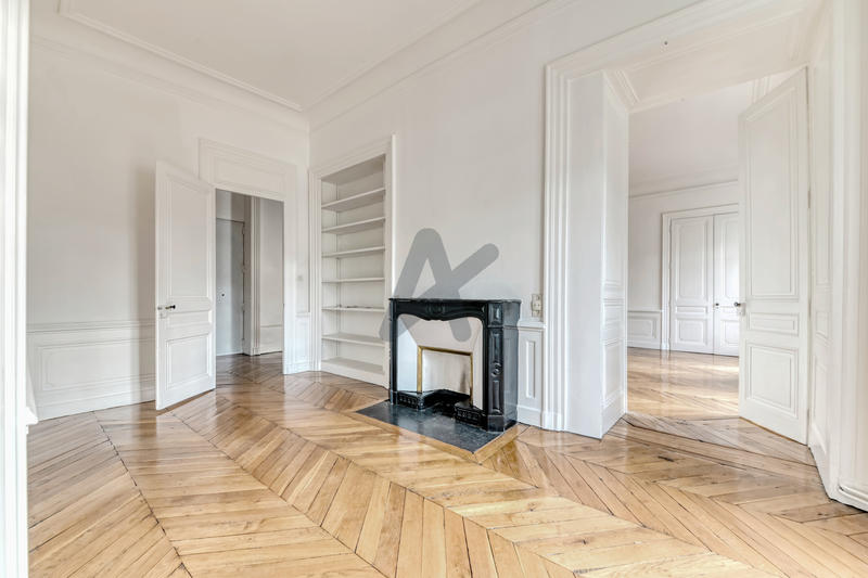 Appartement - 240 m² - 8 pièces