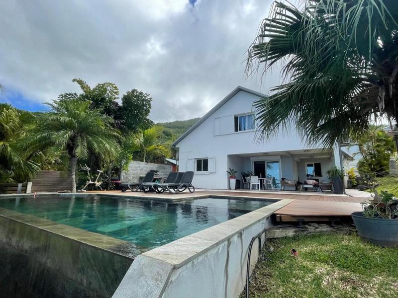 Maison - 220 m² - 6 pièces