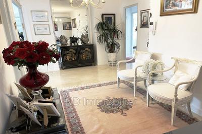 Appartement - 174 m² - 5 pièces