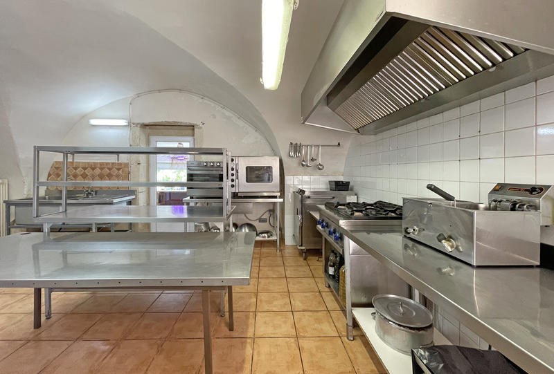 Mas - 1 200 m² - 25 pièces