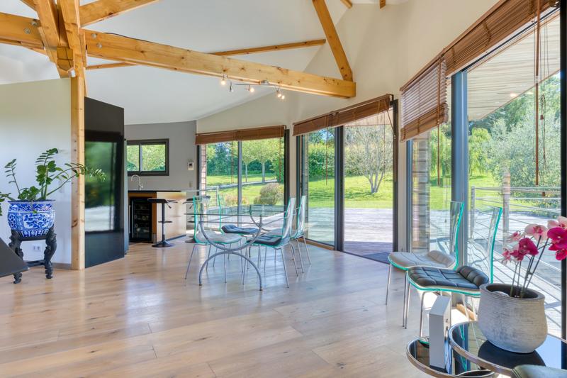 Maison contemporaine - 261 m² - 7 pièces