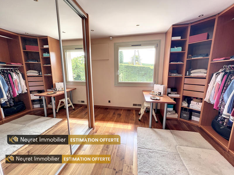 Villa - 225 m² - 8 pièces