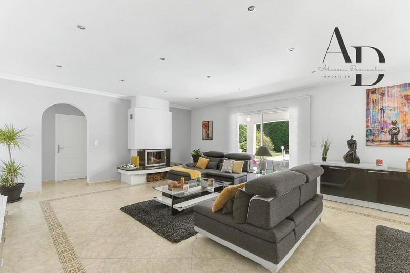 Maison - 285 m² - 7 pièces